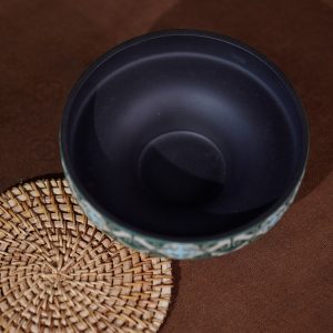 High-footed teapot stand