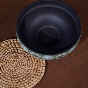 High-footed teapot stand